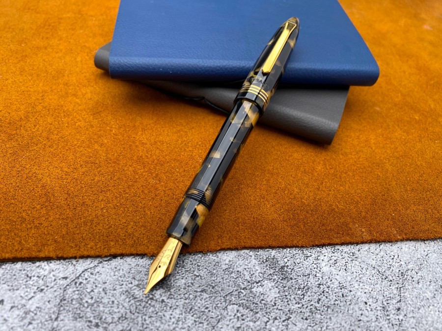 Fountain Pens * | New Tibaldi Bononia Fountain Pen, Black & Gold, 18K Gold Plated Trim